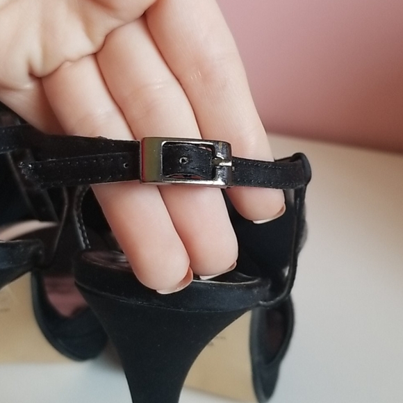 Black high heels - Picture 5 of 6